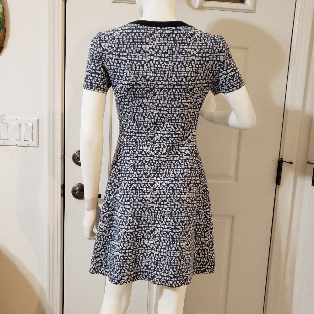 Tory Burch Geometric-Print Zip-Front Ponte Dress. - Picture 6 of 9